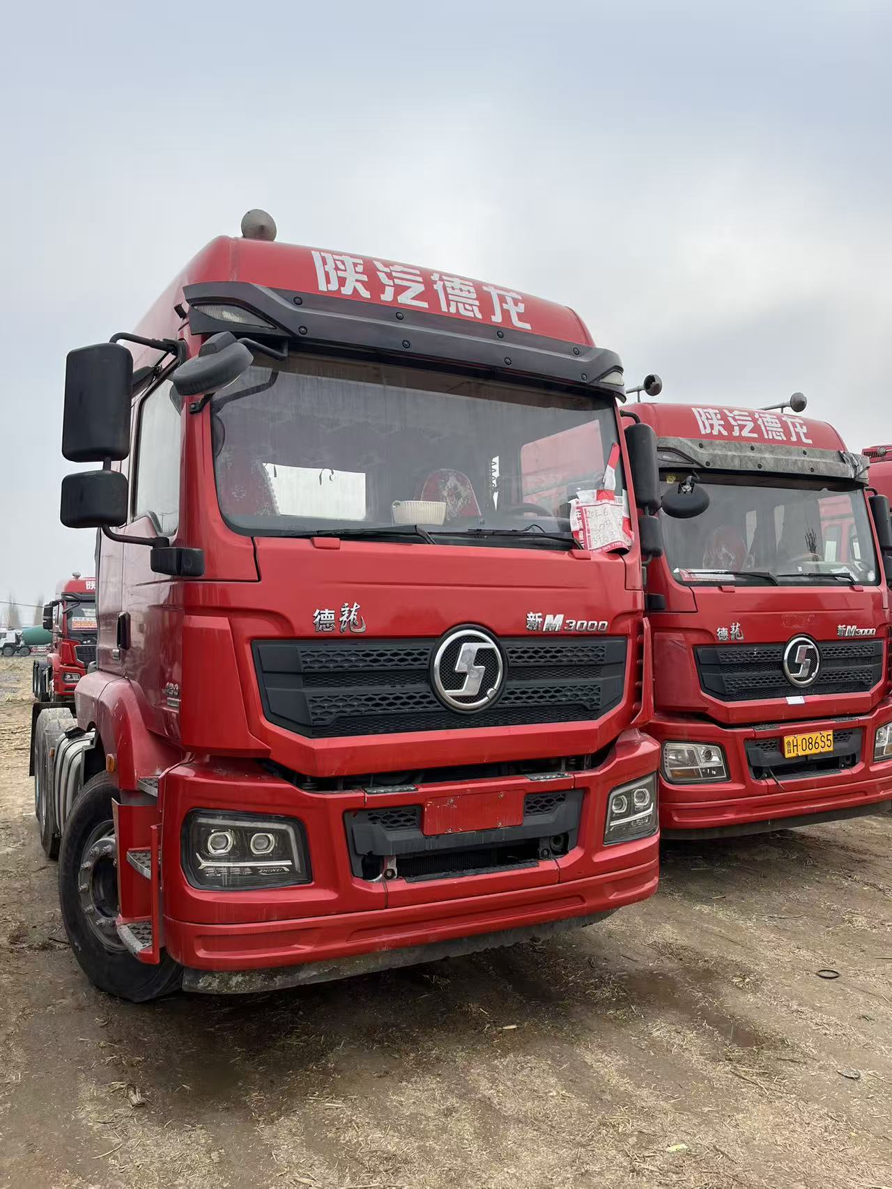 High-Quality Used SHACMAN Delong Truck - Reliable Performance for Logistics & Construction